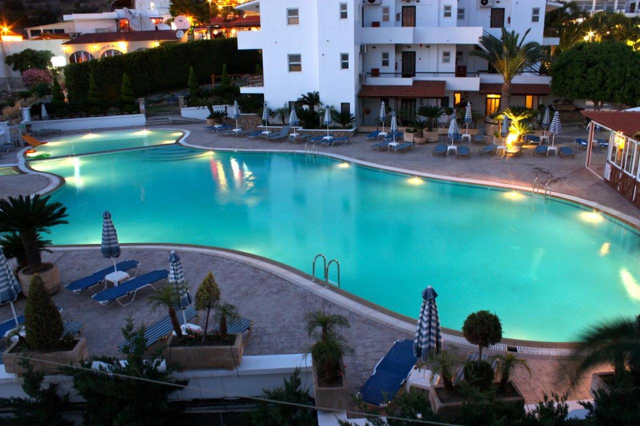 Coliseum Studios & Apartments Pefki Exterior foto
