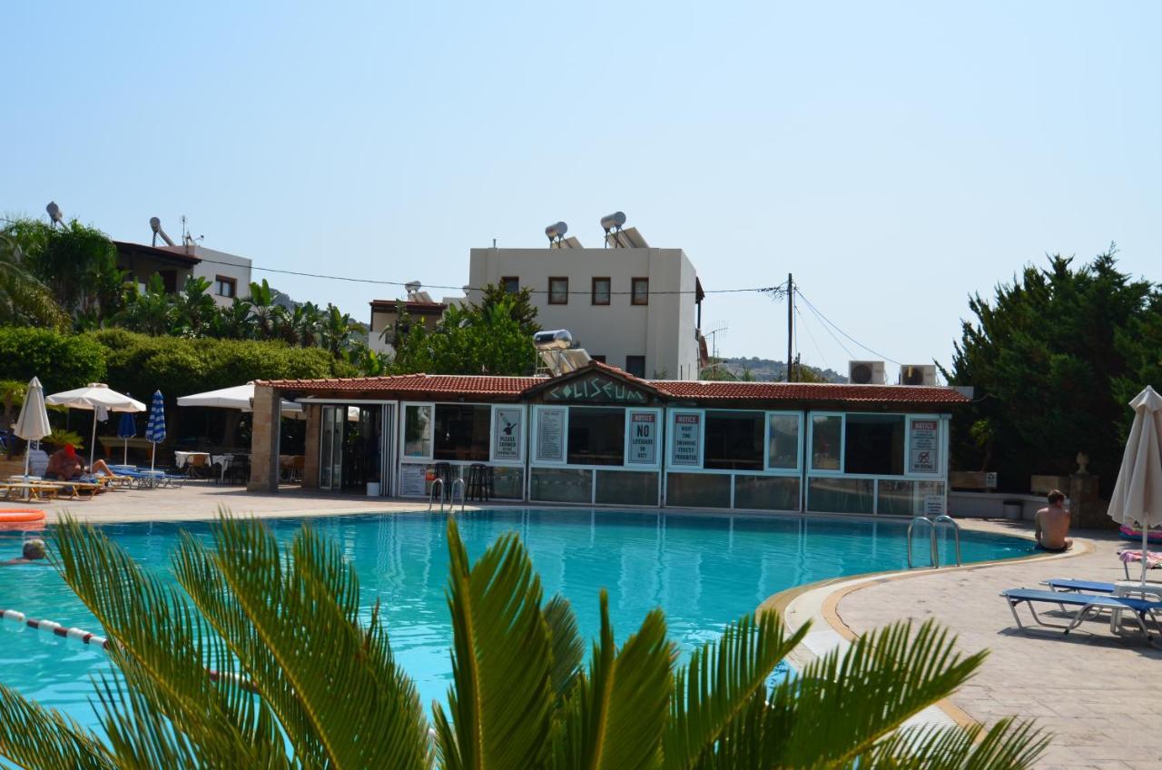Coliseum Studios & Apartments Pefki Exterior foto